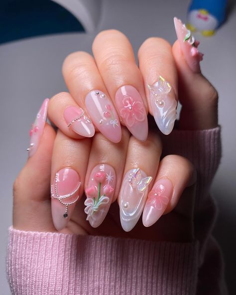 3D tulip nails 🌷🌷 inspo: @nailfrantasy #nailart #tulipnails #3dflowernails #3dnails #chromenails #flowernails Idea Nail Design, 3d Nails Aesthetic, 3d Spring Nails, Nail Inspo 3d Art, Cute 3d Nail Designs, Tulips Nails Design, Cute 3d Nails, Tulip Nail Art Designs, Nail Tulip