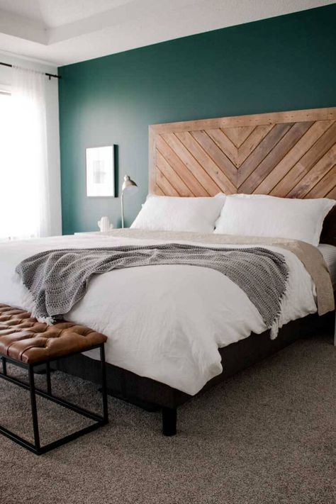 Cozy Minimalist Bedding | Green Accent Wall | Wood Headboard Moody Vibes, Green Accent Walls, Minimalist Bed, Wooden Headboard, Accent Wall Bedroom, Green Walls, Bedroom Accent, Dark Walls, Headboard Designs