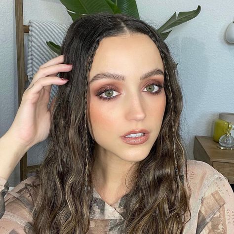 @drewbarrymore shared a photo on Instagram: “I’m OBSESSED with @kathleenlights look using the new Desert Lights Shadow Palette !! 💛” • Aug 27, 2021 at 12:35am UTC Kathleen Lights Makeup, Kathleen Lights, Metallic Eyes, Shimmery Eyeshadow, Light Hair, Gold Shimmer, Shadow Palette, Flower Beauty, Cute Makeup