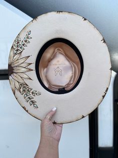 Pinterest Western Hats For Women Wedding, Best Cowgirl Hats, Rancher Hat Design, Western Women Hats, Custom Burnt Cowgirl Hats, Burnt Hats Designs, Burned Western Hats For Women, Burned Hat Design Western, Customized Western Hats