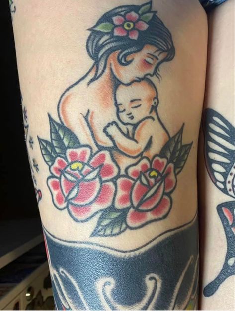 Mother Daughter Tattoos Traditional, Traditional Tattoo Baby, Trad Sleeve, Mama Tattoos, Daniel Tattoo, Tattoos 2023, Snoopy Family, Mother Tattoos For Children