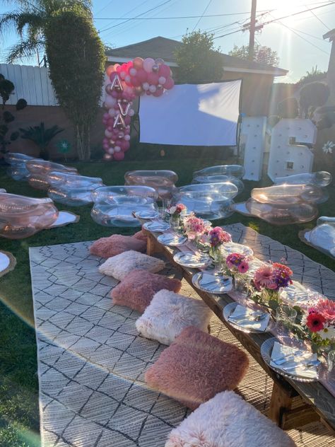 Sweet Sixteen House Party Ideas, Sweet 16 Outdoor Movie Party, Birthday Party Outside Ideas Summer, Party Ideas For Sweet 16 Birthday, 15tj Birthday Ideas, Sweet 16 Movie Party Ideas, Backyard Birthday Party Setup Ideas, 21st Backyard Party Ideas, Cute B Day Party Ideas