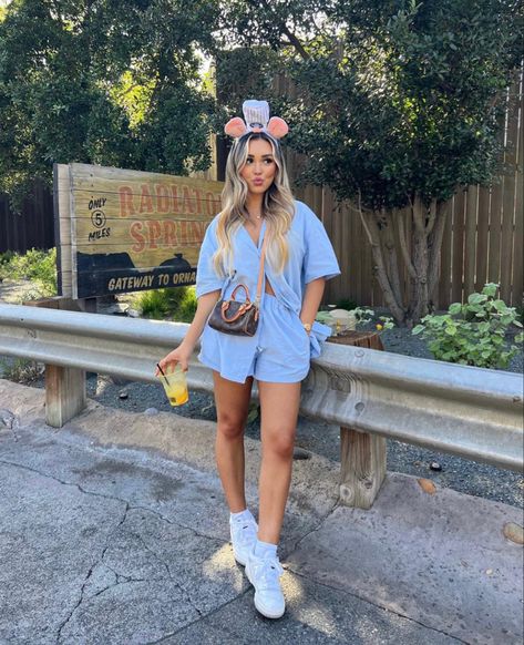 Disneyworld Outfit Women, Trendy Disney Outfits, Disney Outfits Summer, Disneyworld Outfits, Epcot Outfit, Magical Fashion, Disney Park Outfit, Disney Attire, Disney Poses