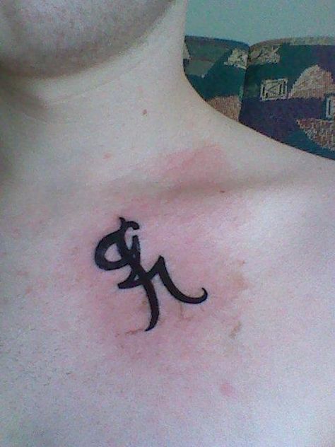 Iratze Rune Tattoo, Iratze Rune, Healing Rune, Tattooed Heart Ariana Grande, Tatts Ideas, To The Bone Movie, School Friend, Rune Tattoo, Shadowhunters Tv Show