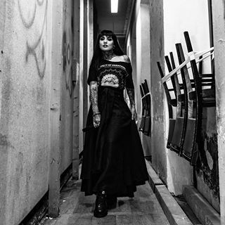 Tetiana Shmailiuk (@tati_booyakah) • Instagram photos and videos Jinjer Tatiana Shmaylyuk, Metal Girl Aesthetic, Jinjer Band, Tatiana Shmaylyuk, Female Rock Stars, Dark Beauty Fashion, Heavy Metal Girl, Black And White Photo Wall, Female Inspiration