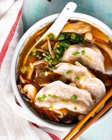 Dumplings From Scratch, Bouillon Thai, Hot Sour Soup, Dumpling Recipes, Make Dumplings, Marion Grasby, Marion's Kitchen, Dumpling Soup, Frozen Dumplings