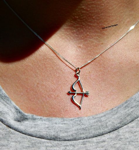 Bow And Arrow Necklace, Medoran Chronicles, Silver Bow And Arrow, Arrow Head Necklace, Arrow Pendant Necklace, Arrow Jewelry, Arrow Pendant, Fashion Vocabulary, Bow And Arrow