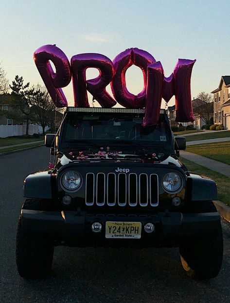 Prom Entrance, Prom Asks, Prom Posals, Creative Prom Proposal Ideas, Prom Car, Dance Proposals, Country Prom, Prom Proposals, Cute Homecoming Proposals