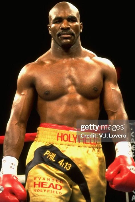 Evander Holyfield Evander Holyfield, Fighter Art, Boxing History, Best Physique, Street Fighter Art, Street Fighter, Ufc, Boxing, Wrestling