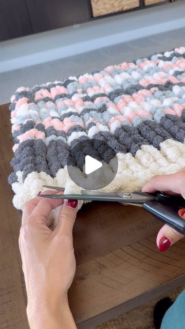 Hand Knit Blankets & Decor on Instagram: "Here’s a super easy way to make your loops smaller if they end up being too big when you finish your blanket.
•
•
#handknitblanket #chunkyknitblanket #chunkyblankettutorial #chenilleblanket #babyblanket #homedecor #diyhomedecor #handmadeblanket #etsycreatorco #falldecor #sidehustle #springdecor #newhobby #falldecor" Chunky Yarn Blanket Pattern, Hand Knit Blanket Pattern, Big Crochet Blanket, Chunky Crochet Blanket Pattern Free, Thick Yarn Blanket, Chunky Blanket Pattern, Chunky Knit Blanket Pattern, Making Blankets, Chunky Yarn Blanket