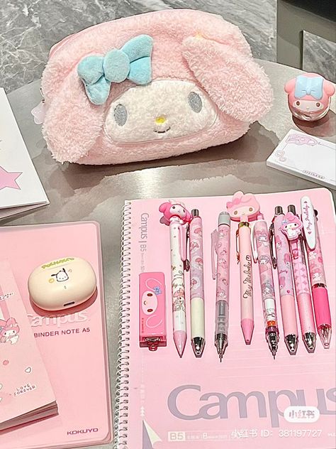 Pink Academia, Pretty School Supplies, Stationery Obsession, Cute Stationary School Supplies, School Bag Essentials, Cute School Stationary, Soft Pink Theme, Pretty Pink Princess, Pretty Pens