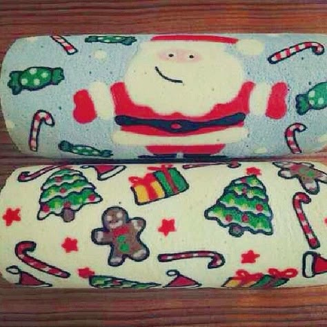 Christmas Roll Cake Design, Christmas Cake Roll Recipes, Decorated Cake Roll, Christmas Cake Roll, Jelly Roll Cake, Swiss Roll Cakes, Yule Log Cake, Fruit Platter Designs, Cute Christmas Cookies