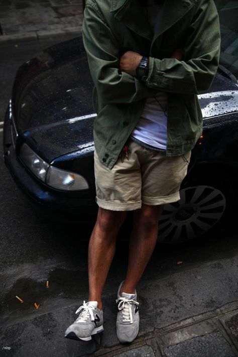 Workout Man, New Balance Style, Grey New Balance, New Balance Outfit, Jonathan Rhys Meyers, Olive Jacket, Beige Shorts, White Crew Neck, Jeremy Renner