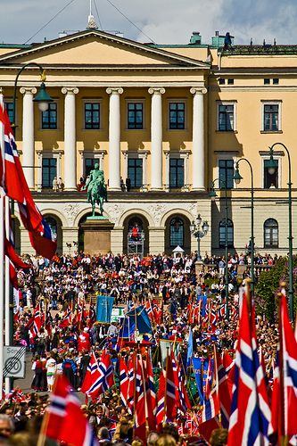 Syttende Mai at the palace 17th Of May Norway, Syttende Mai, Norway National Day, 17. Mai, Norway In A Nutshell, Norway Cruise, Constitution Day, Beautiful Norway, Nordland