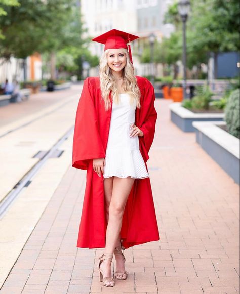 Graduation Gown Pictures, Graduation Poses Cap And Gown, Unique College Graduation Pictures, Unique Graduation Pictures, Nursing School Graduation Pictures, Cap And Gown Photos, Graduation Pic Ideas, Cap And Gown Pictures, Nursing Graduation Pictures