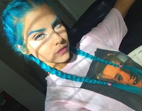 Turquoise Blue Teal Blue Eyebrows, Bright Blue Hair, Soft Grunge Hair, Dark Blue Hair, Short Hair Balayage, Colorful Hair, Dye My Hair, Hair Dye Colors, Rainbow Hair