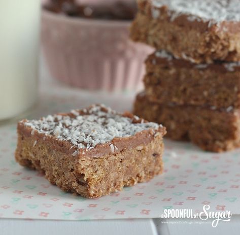 Weetabix Slice, Banana Brownies Healthy, Weetabix Recipes, Chocolate Weetbix Slice, Weetbix Slice, Cakes Slices, Brownie Cake Pops, Cookies Banana, Brownies Healthy