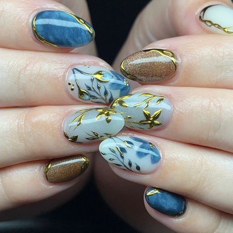 𝔅𝔩𝔲𝔢 & 𝔊𝔬𝔩𝔡 • • • • #ohionails#cantonnails#akronnails#clevelandnails#ohionailartist#ohionailtech#isolatedchrome#chromenails#victoriannails Blue Gold Nails, Gold Nail Art, Gold Nail, July 25, Gel Nail Art, Gold Nails, Artist On Instagram, Nail Artist, Blue Gold