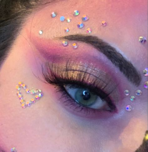 Taylor Swift Heart Eye, Heart Rhinestone Makeup, Heart Gem Makeup, Taylor Swift Lover Makeup Look, Pink Makeup With Rhinestones, Lover Makeup Taylor Swift, Eras Makeup, Pink In Concert, Shine Makeup