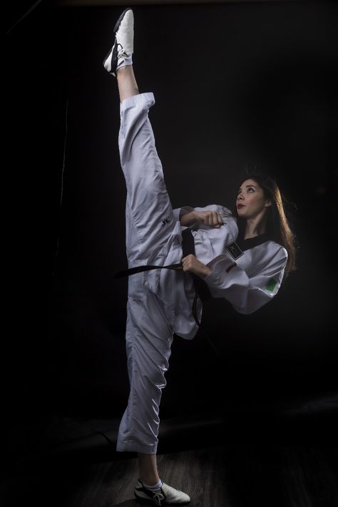 Taekwondo Pictures, Taekwondo Aesthetic Girl, Taekwondo Photoshoot, Taekwondo Poses, Taekwondo Wallpaper Aesthetic, Taekwondo Photo, Women Taekwondo, Taekwondo Photography, Taekwondo Aesthetic