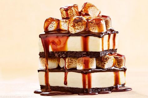 With chocolate ganache and toasted marshmallows, this simple slice can be jazzed up for a fancy dessert – just add a generous drizzle of burnt caramel sauce. Easy Showstopper Desserts, Christmas Showstopper Desserts, Showstopper Desserts, Showstopper Dessert, Savoury Slice, Caramel Sauce Recipe, Creative Dessert Recipes, Christmas Shortbread, Chocolate Slice