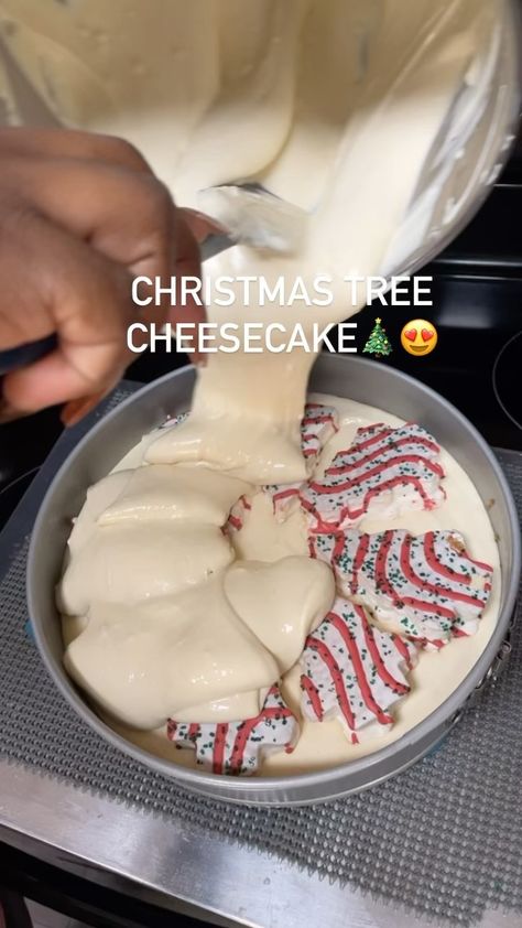 No Bake Christmas Tree Cheesecake, Little Debby Christmas Tree Cheesecake, No Bake Little Debbie Christmas Tree Cheesecake, Christmas Tree Cake Cheesecake Recipe, Lil Debbie Christmas Tree Cheesecake, Christmas Tree Cheesecake Little Debbie, Christmas Tree Cheesecake Recipe, Christmas Tree Cake Dessert, Christmas Tree Cake Cheesecake