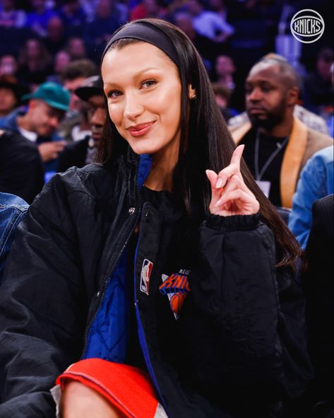 Bella Hadid News, Bella Hadid Aesthetic, Super Short Haircuts, Isabella Hadid, Hadid Sisters, Bella Hadid Outfits, Bella Hadid Style, Sports Aesthetic, Hadid Style