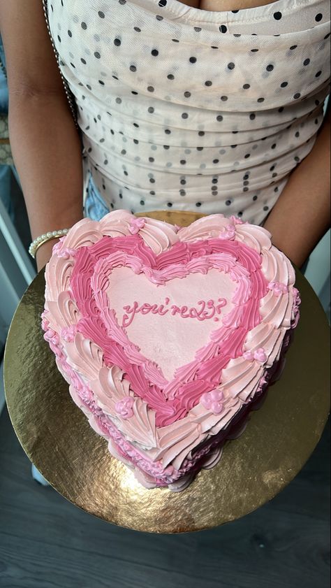 Heartshapecake Design, Cakedesign Birthday, Heart Shape Cake, Girly Birthday Cakes, Pink Birthday Cake, Birthday Heart, Girly Birthday Party, Girly Birthday, Shape Cake