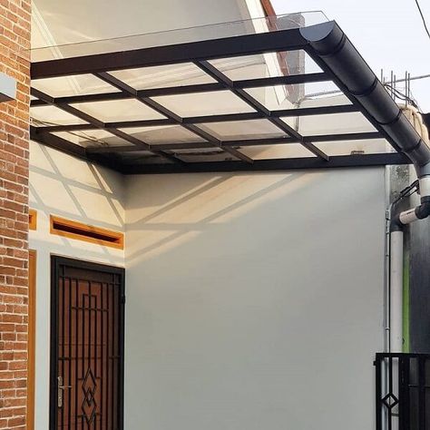 Pabrik Baja Ringan PT BLKP - Miliki Hunian Yang Nyaman Dengan Kanopi Baja Ringan Shed Roof Design, Baja Ringan, Minimalist Living Room Decor, Rooftop Terrace Design, Shed Roof, Minimalist House Design, Patio Awning, Terrace Design, Roof Top