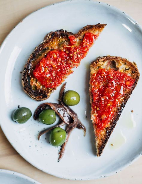 Pan con Tomate (Spanish-Style Tomato Toasts) | Brooklyn Supper Tomato Toast, Tomato Season, Toasted Bread, Breakfast Toast, Summer Eating, No Cooking, Spanish Style, Pretty Food, Summer Recipes