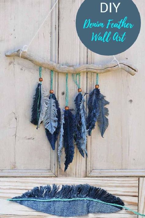 Denim Feathers Diy, Denim Feathers, Recycler Diy, Återvinna Jeans, Feather Wall Decor, Denim Scraps, Feather Diy, Fabric Feathers, Denim Crafts Diy