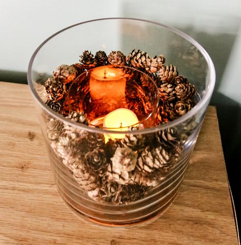 pine cone vase centerpiece Pine Cone Tree, Battery Powered Candles, Mini Pine Cones, Large Glass Vase, Vase Centerpiece, Diy Pinecone, Small Glass Vases, Cone Trees, Pine Cone Decorations