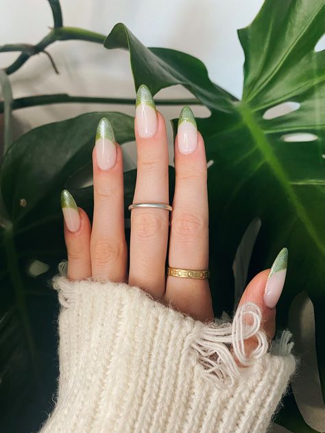 Green Cat Eye French Tip Nails, Light Green Cat Eye Nails, Green Cats Eye Nails, Light Green French Tip Nails, Green Sparkle Nails, Cat Eye French Tip Nails, Green Cat Eye Nails, Model Hands, Green Cat Eye