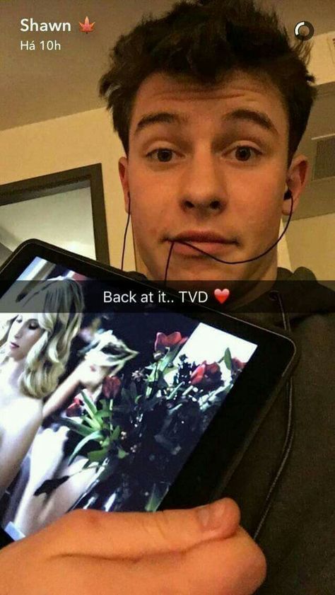 Is he a Tvd fun???!!! Shawn Mendes Snapchat, Shawn Mendes Memes, Kids In Love, Cameron Dallas, Shawn Mendes, Teen Wolf, Favorite Person, Serie Tv, Vampire Diaries