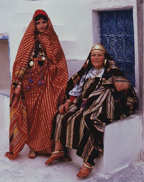 Africa | Jews of Djerba. Tunisia, 1980 | © Keren T. Friedman Jewish Bride, Jewish Women, Jewish Culture, Jewish History, Traditional Wear, Traditional Fashion, African Culture, Folk Costume, World Cultures