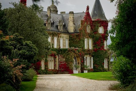 lascombe castle. Mansion Homes, English Manor Houses, Victorian Mansions, English Manor, Chateau France, Stately Home, English Countryside, Pretty House, Manor House