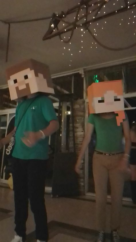 Disfraz de Minecraft, Minecraft couple Minecraft Couple, Duo Cosplay, Minecraft Halloween Costume, Minecraft Costumes, Easy Funny Halloween Costumes, Halloween Parejas, Couple Cosplay, Fantasy Party, Pretty Halloween Costumes