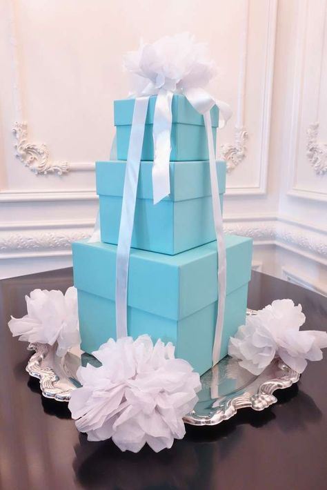 Breakfast At Tiffanys Party Ideas, Tiffany Blue Wedding Theme, Tiffanys Party Ideas, Tiffany And Co Box, Tiffany Gifts, Tiffany Baby Showers, Tiffany Theme, Box Centerpiece, Tiffany Bridal Shower