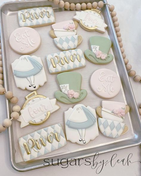 First Birthday Cookies, Alice In Wonderland Vintage, Alice In Wonderland Tea Party Birthday, Onederland Birthday Party, Princess Theme Birthday, Cookies Theme, Disney Cookies, Birthday Traditions, Iced Sugar Cookies