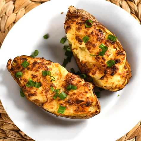 Potatoes In Air Fryer, Air Fryer Recipes Videos, Baked Potato Recipes, Air Fry Recipes, Twice Baked, Air Fryer Dinner Recipes, Twice Baked Potatoes, Recipe Books, Air Fryer Recipes Easy