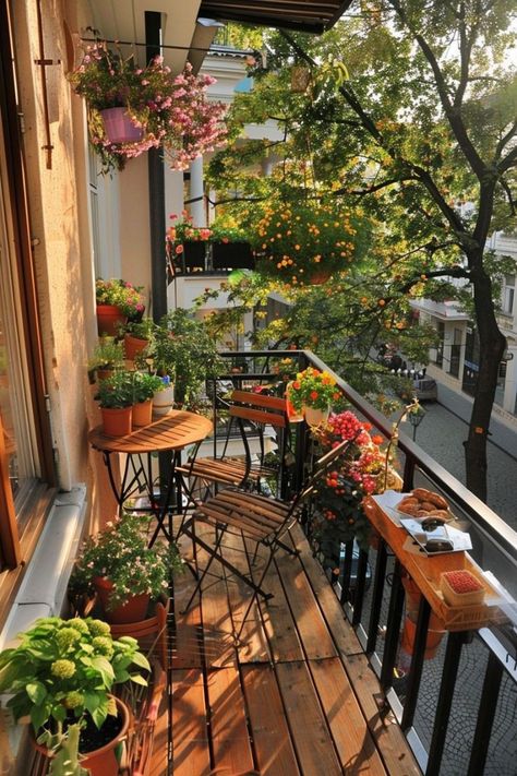 Apartment With Garden, Best Master Bedrooms, Small Balcony Garden, Small Balcony Design, Victorian Aesthetic, Balcony Plants, Porch And Balcony, Bedrooms Decor, Balcony Ideas Apartment