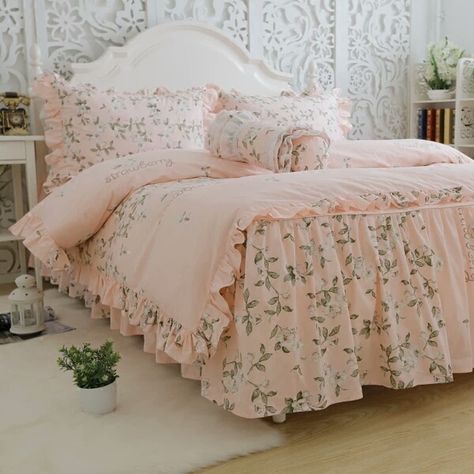 Online Shop Pure White Cotton Korean Style Luxury Princess Wedding Home Beding 4pcs Sets Super king size Duvet cover Ruffle Bedskirt Bedding | Aliexpress Mobile Shabby Chic Decor Living Room, Chic Bedding, Slaap Lekker, Full Bedding Sets, Shabby Chic Bedding, Twin Bed Sets, Shabby Chic Bedrooms, Luxury Bedding Sets, House Beds