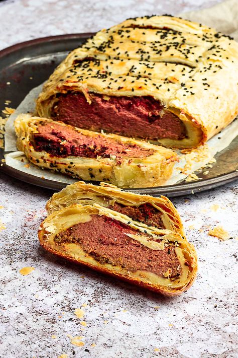 Vegetarian Wellington, Vegan Wellington, Vegan Main Course, Vegan Beef, Meat Dish, Beef Wellington, Meat Substitutes, Vegan Thanksgiving, Food Articles