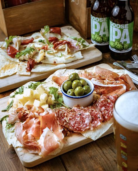 Italian Lunch, Gourmet Appetizers, Gastro Pubs, Charcuterie Inspiration, Charcuterie Recipes, Pub Food, Food Platters, Great Food, Central London