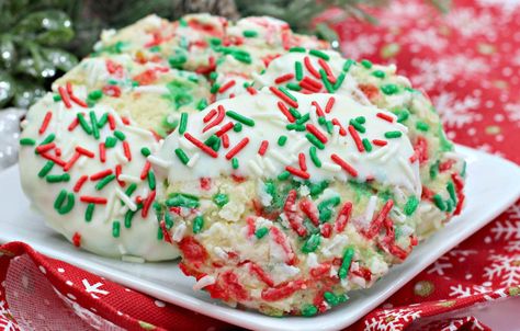 Ooey Gooey Christmas Butter Cookies Cake Mix Cream Cheese, Christmas Butter Cookies, Ooey Gooey Butter Cookies, Christmas No Bake Treats, Cranberry Shortbread Cookies, Christmas Butter, Chocolate Christmas Cookies, Oreo Cheesecake Cookies, Traditional Christmas Cookies