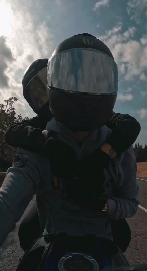 Motorcycle Date, Couple Motorcycle, Best Cb, Bike Couple, Biker Couple, Motorcycle Couple, Bike Mirror, Dream Dates, Love Drive