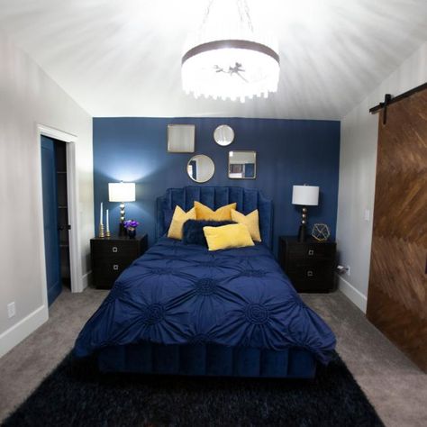 As seen on HGTv's Flip oe Flop Vegas, this master bedroom features a blue and yellow color scheme. Blue And Yellow Bedding, Extra Bedroom Ideas, Blue And Yellow Bedroom, Blue Yellow Bedrooms, Mustard Bedroom, Navy Blue Rooms, Interior Design Yellow, Yellow Color Scheme, Navy Bedrooms