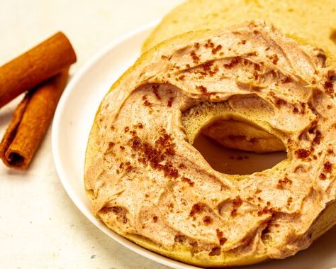 Brown Sugar Cinnamon Cream Cheese, Cream Cheese Spread Recipes, Bagel Spread, Butter Spreads, Flavored Cream Cheeses, Cheese Spread Recipes, Cheese Spreads, Bread Toppings, Diy Foods