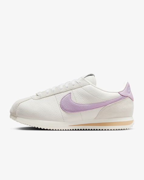 Nike Cortez SE Women's Shoes. Nike.com Nike Classic Cortez Outfit, Nike Cortez Women, Nike Cortez Shoes, Nike Cortez Leather, Cortez Shoes, Classic Cortez, Nike Classic Cortez, Nike Waffle, Nike Models