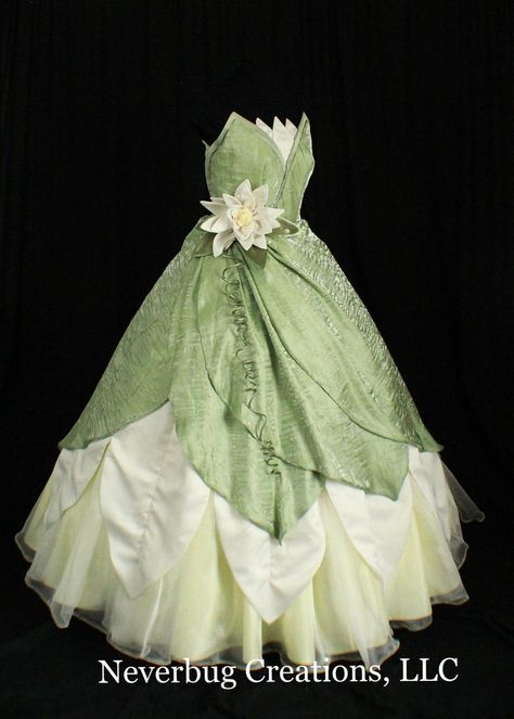 Disney Gown, Disneyland Costumes, Princess Tiana Dress, Princess Tiana Birthday Party, Tiana Costume, Frog Dress, Tiana Dress, Wedding Western, Princess Painting